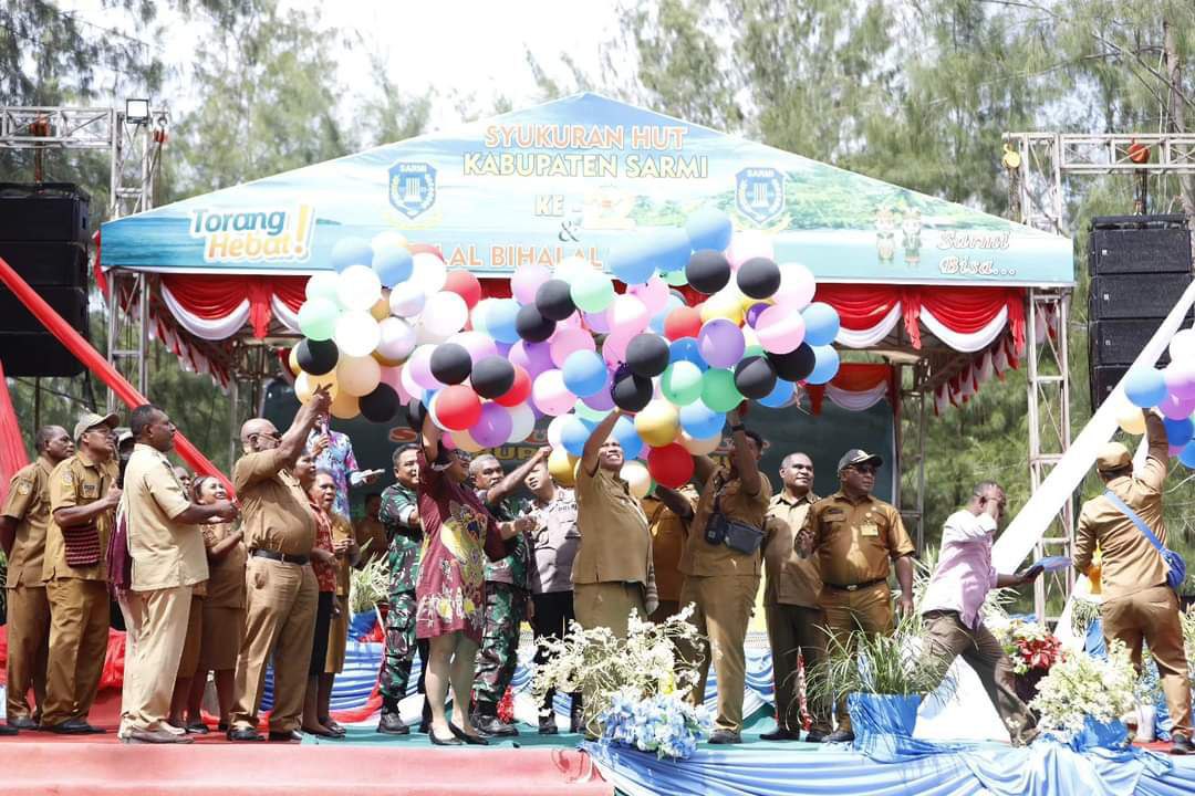 Lepas Balon ke Udara, Lengkapi Seremonial HUT Kabupaten Sarmi ke 22