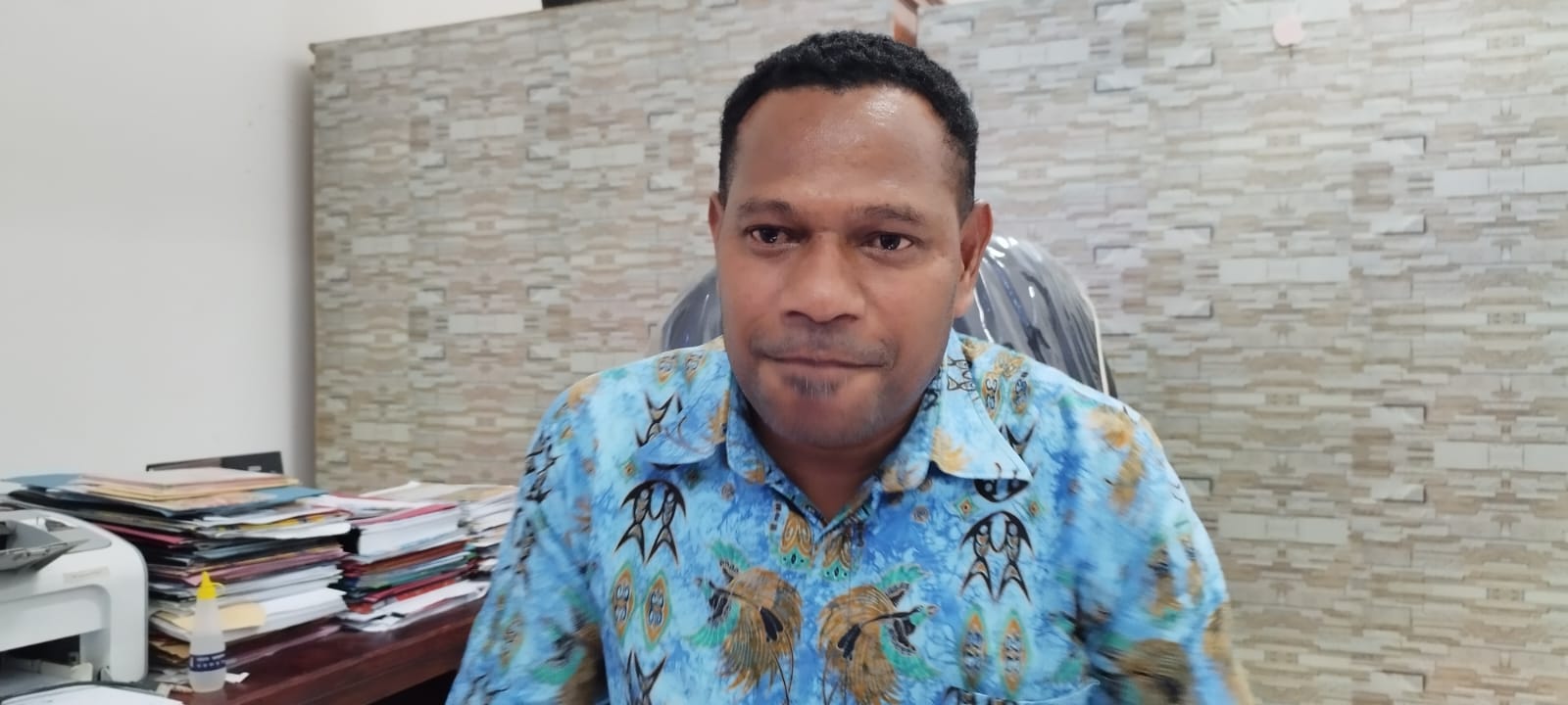 (CAPTION FOTO): Pelaksana Tugas (Plt) Kepala BPKAD Kabupaten Jayapura, Hermanus Kensimai