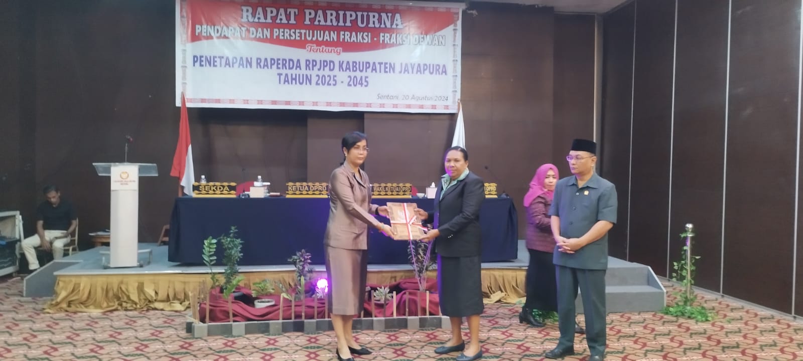 Hadiri Rapat Paripurna Penetapan Raperda RPJPD 2025-2045, Ini Permintaan Sekda Hana